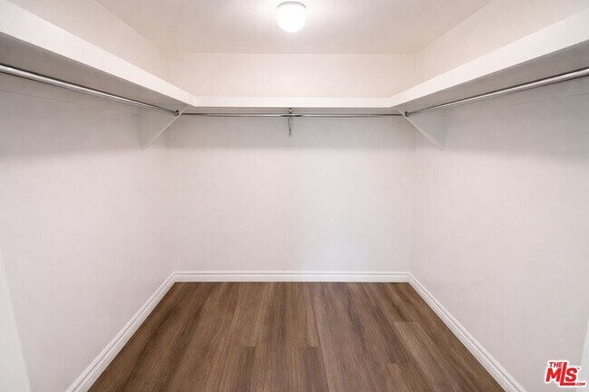 Foto del edificio - 10870 Whitburn St