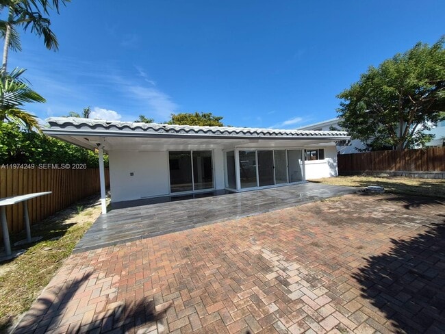 Foto del edificio - 1240 NE 83rd St