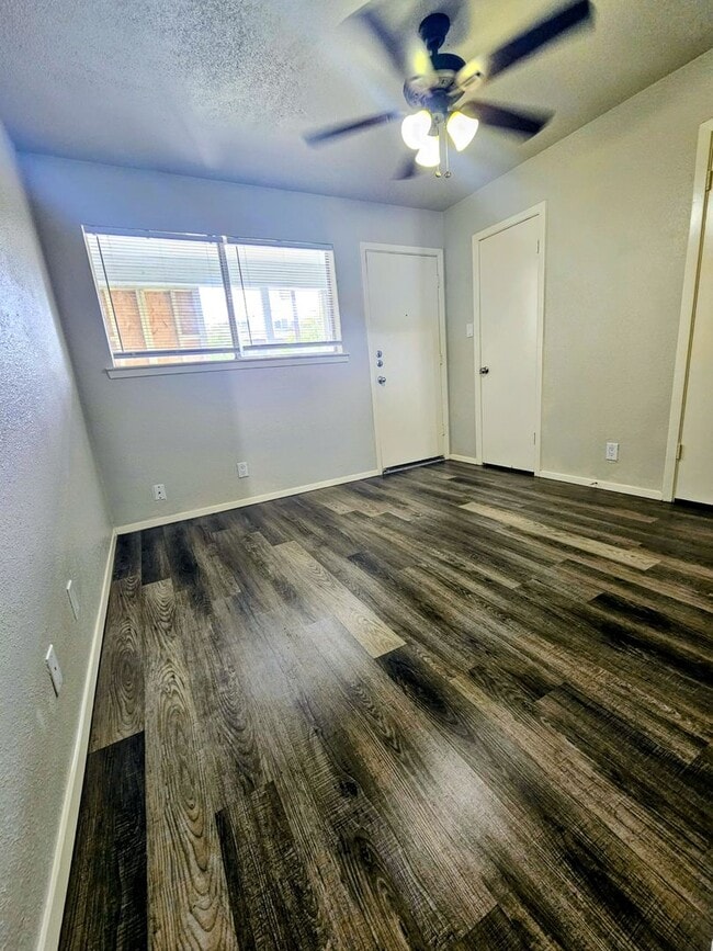 Interior Photo - The Kingston