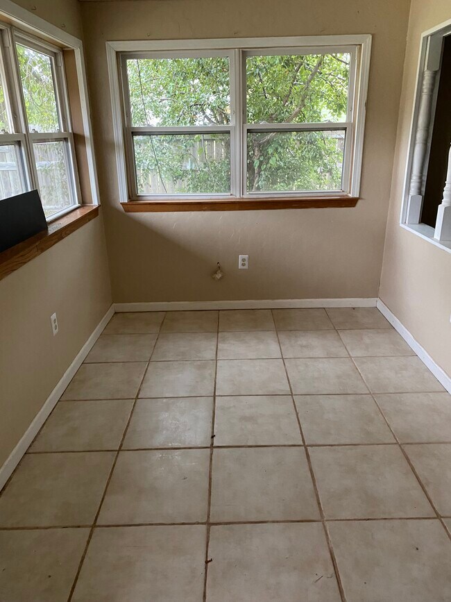 Sunroom front entrance - 510 Buena Vista Ave