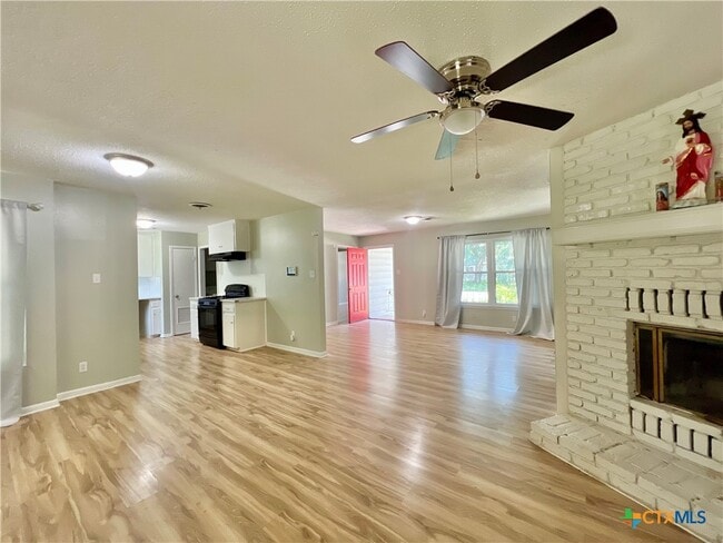 Building Photo - 1402 Duvall Dr