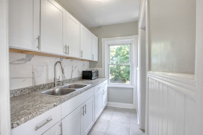 Building Photo - 325 Chestnut St