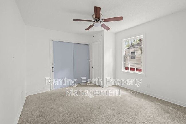 Building Photo - 5025 43rd Pl N