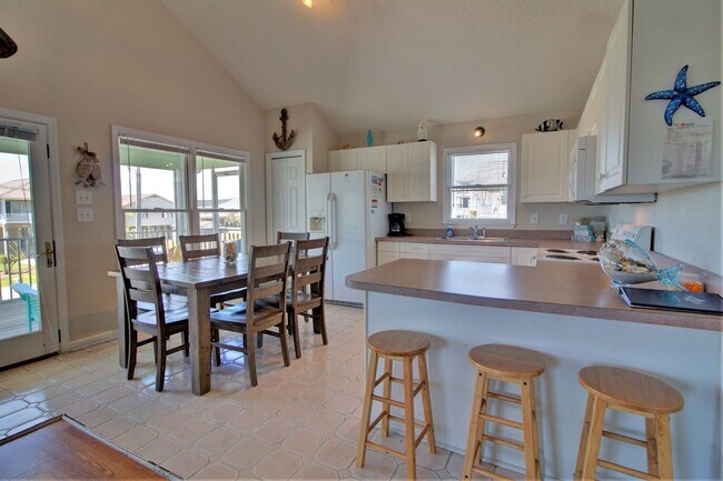 Foto del edificio - Surf City - 3BR 2BA Pet Friendly Cottage O...