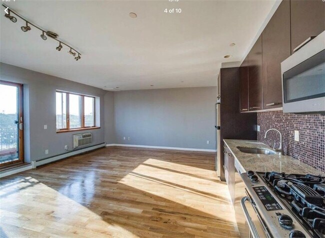 Foto del edificio - 2615 E 17th St