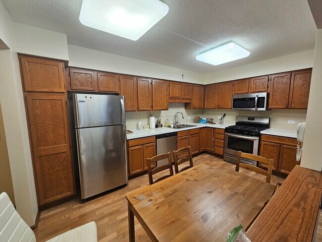 Foto del edificio - 6461 W Warner Ave