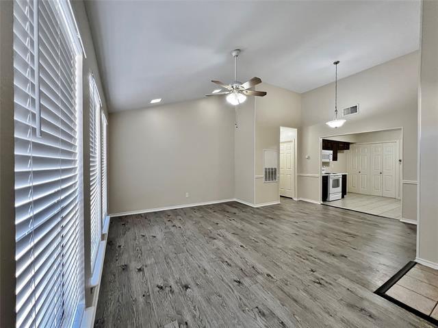 Foto del edificio - 717 Hillcrest Ct