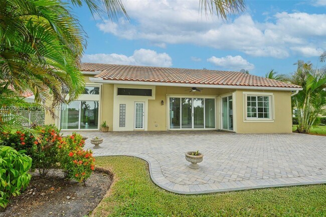 Foto del edificio - 1215 Balboa Ct