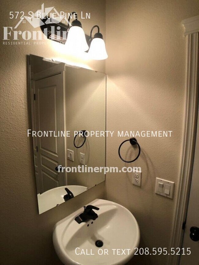 Foto del edificio - 572 S Blue Pine Ln