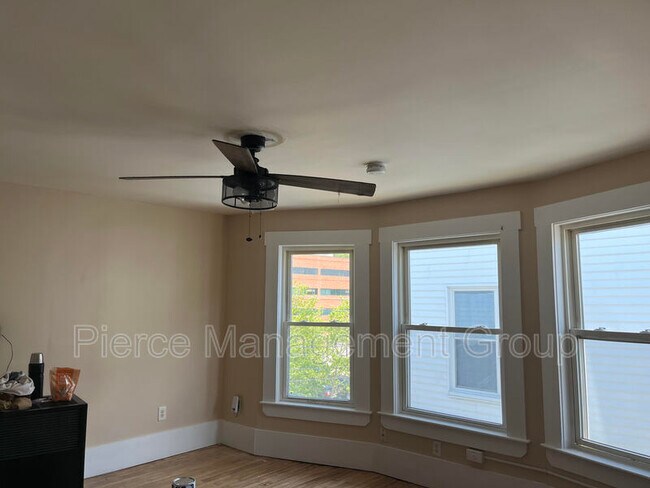 Foto del edificio - 521 Massabesic St