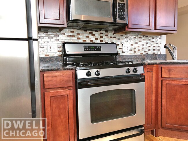 Foto del edificio - 521 W Belmont Ave