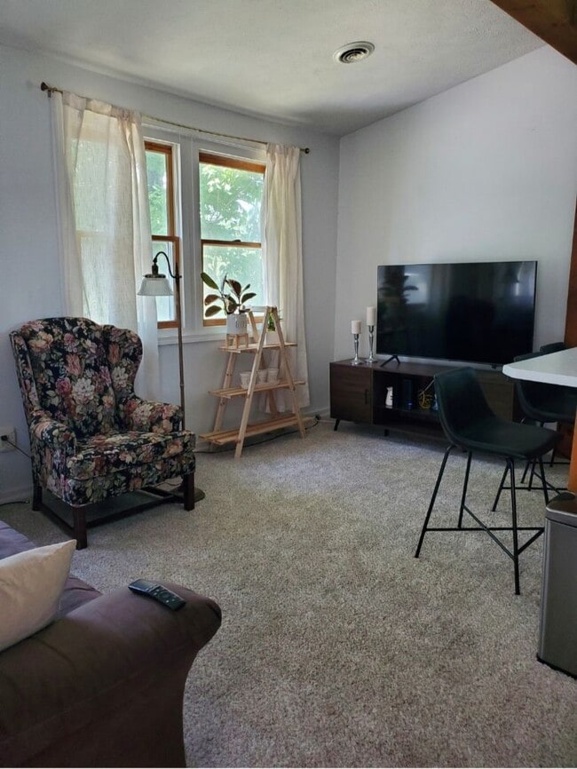Example of living space - 4610 Bachelors Row