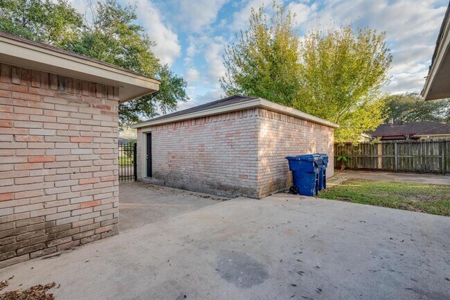 Foto del edificio - 507 Whippoorwill Dr