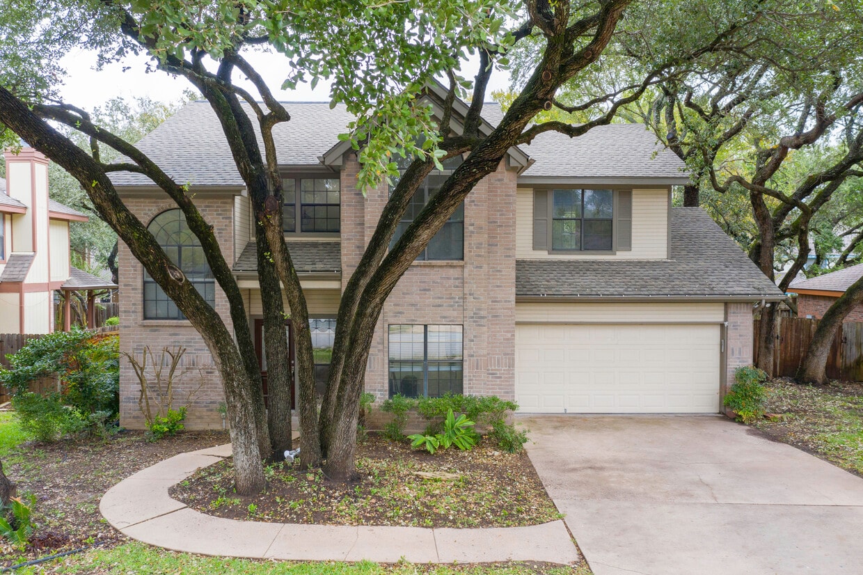 Primary Photo - 903 Oaklands Dr