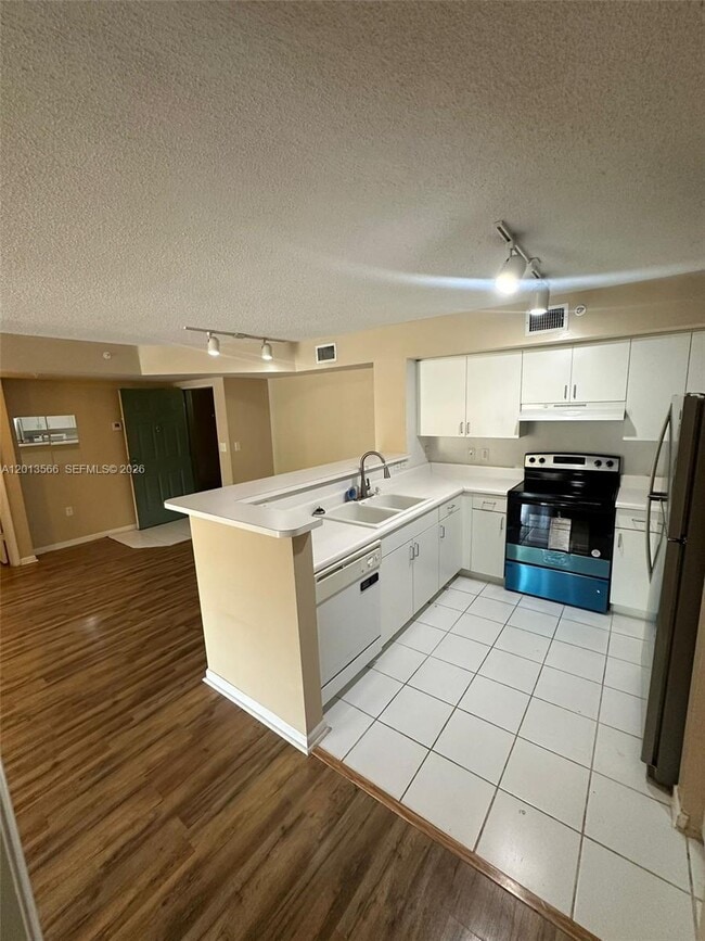 Foto del edificio - 4828 N State Rd 7
