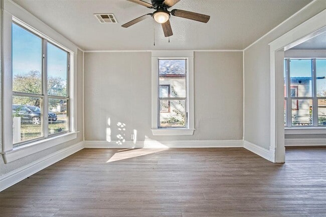 Foto del edificio - 907 N McKinley Ave