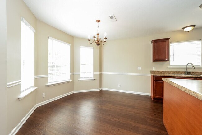 Foto del edificio - 1229 Shannon Ln