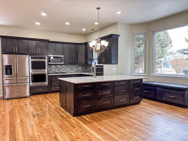 Foto del edificio - Spacious 4-bedroom, 3-bathroom home located in the Deer Run neighborhood