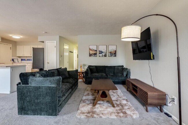 Foto del edificio - 3149 Oak Cir N