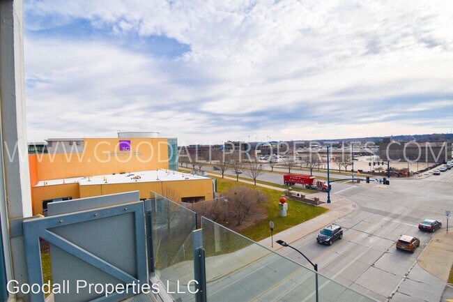 Building Photo - 1 br, 1 bath House - 120 SW 5th St #407