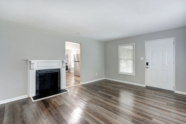 Building Photo - Large 3BR/2BA East Savannah House For Rent