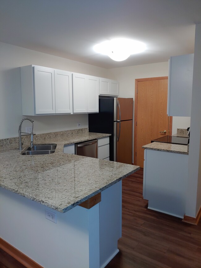 Building Photo - 1584 W Crystal Rock Ct