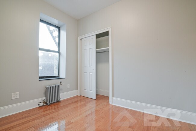 Building Photo - 442 Lorimer St