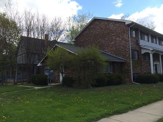 Building Photo - 400 E Downer Pl