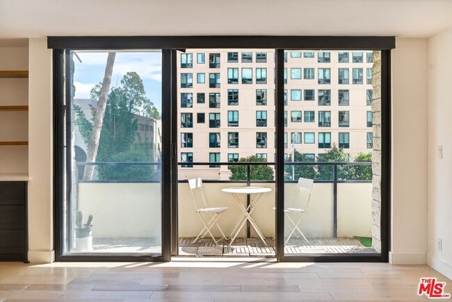 Building Photo - 10535 Wilshire Blvd