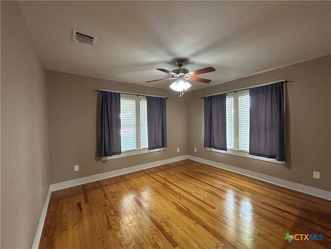 Foto del edificio - 237 E Garza St