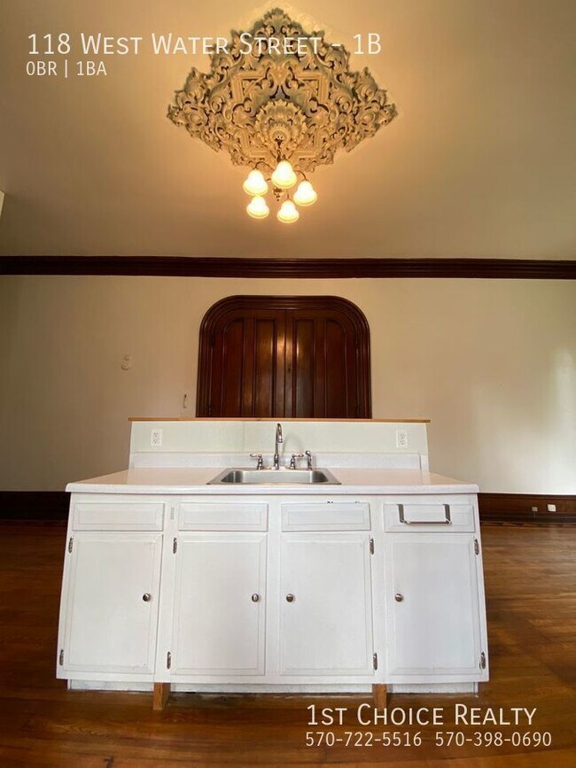 Building Photo - BEAUTIFUL efficiency apartment!