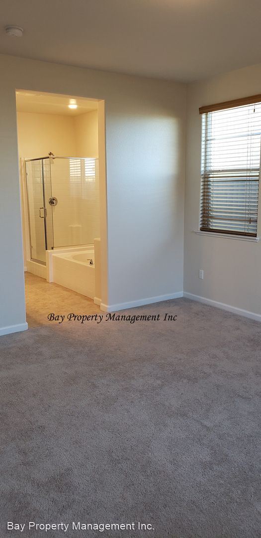 Building Photo - 3 br, 2 bath House - 609 Summerfield Dr.