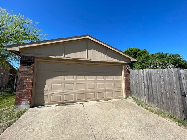 Building Photo - Perfect Home for you!
