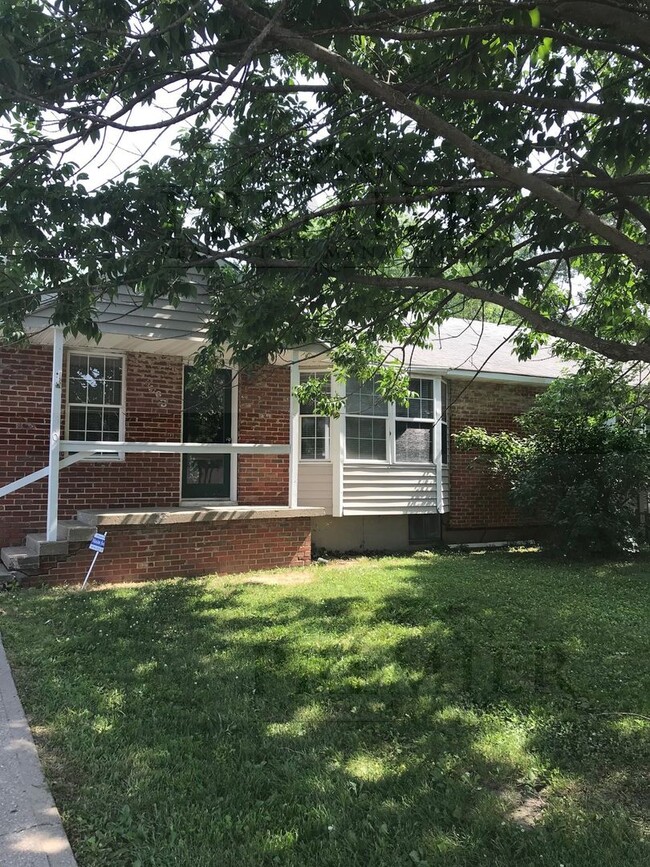Building Photo - Charming 2 BED 1 BATH - NICE UPDATED INTER...