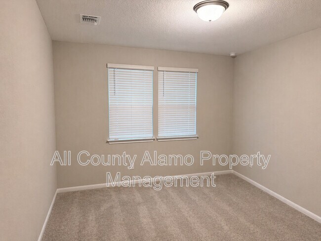 Foto del edificio - 420 Chaste Tree Dr