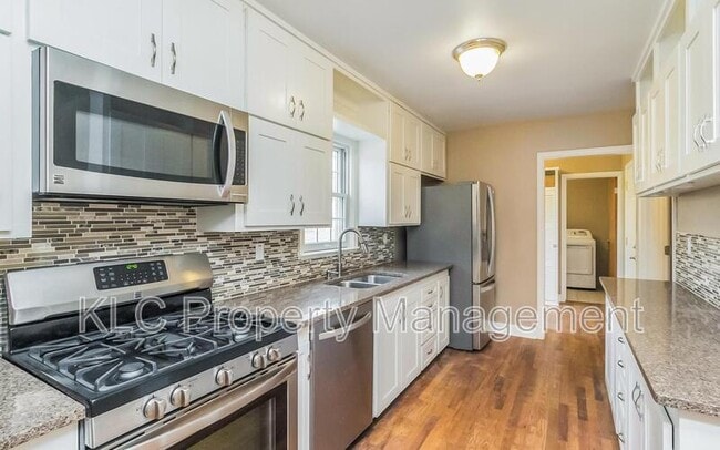 Building Photo - 7105 Sunset Terrace