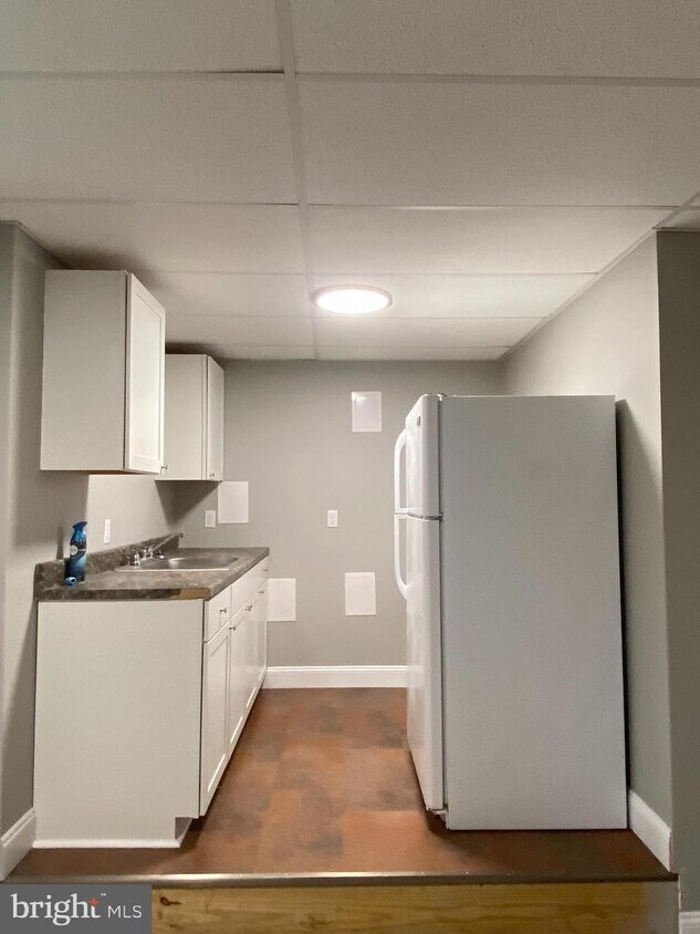 202 S Samuel St Unit 4, Charles Town, WV 25414 Room for Rent in