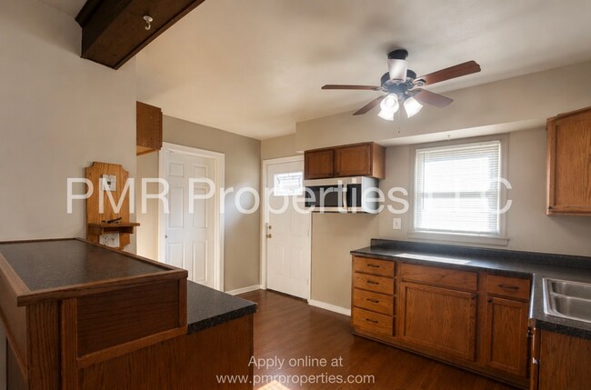 Foto del edificio - 3 Bedrooms/ 1 Bathroom House