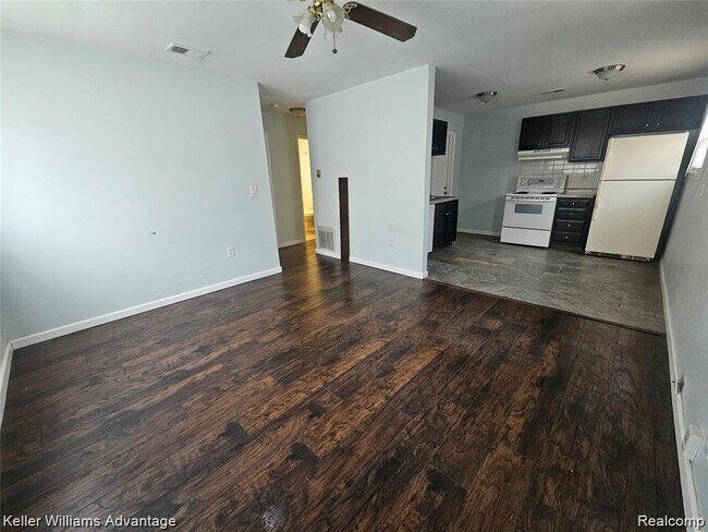 Foto del edificio - 9332 Lamont St