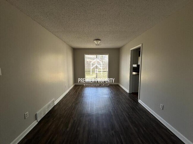 Building Photo - 3863 Lucerne Dr