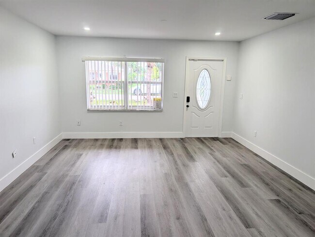 Foto del edificio - 10920 Gable St