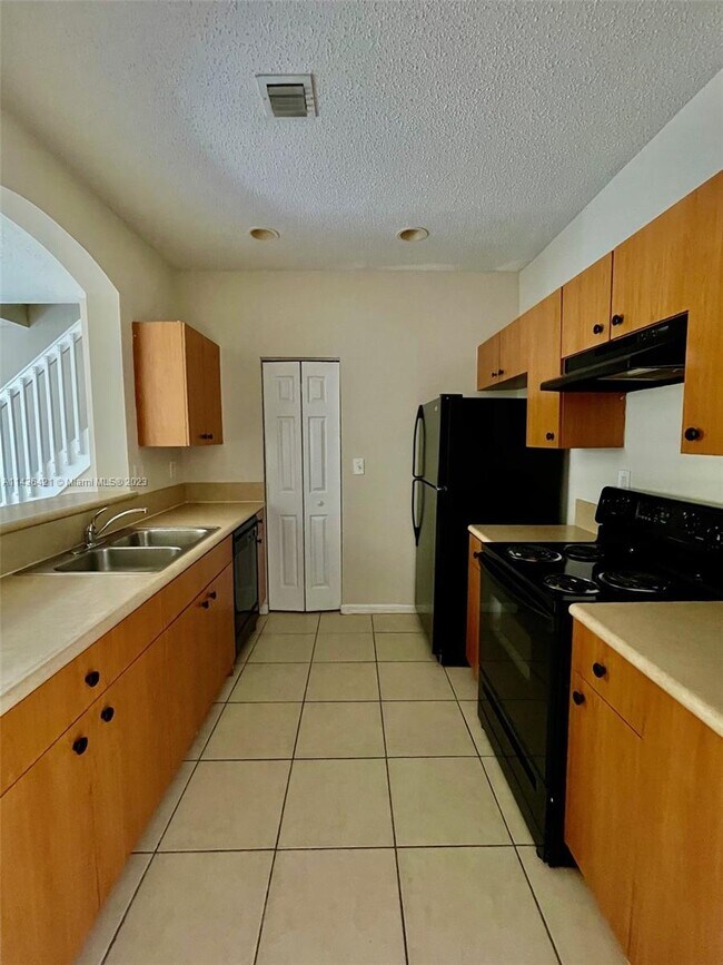 Foto del edificio - 970 NE 42nd Pl