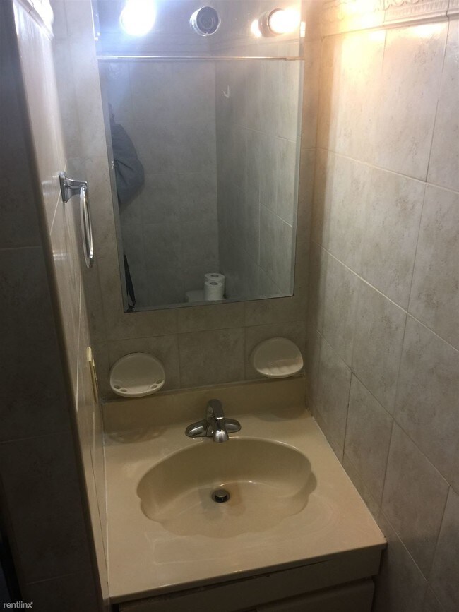 Foto del edificio - 6405 70th St