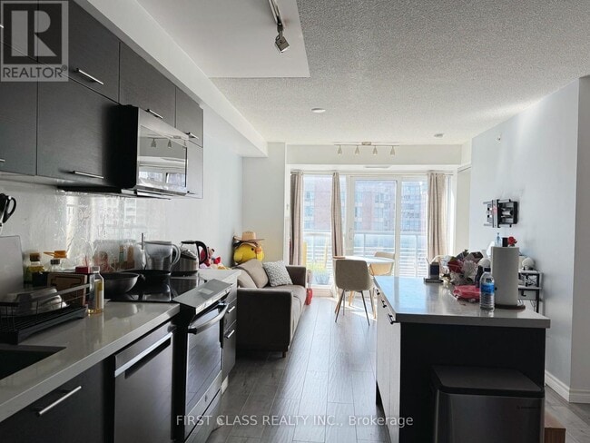 Photo du bâtiment - 386-1386 Yonge St