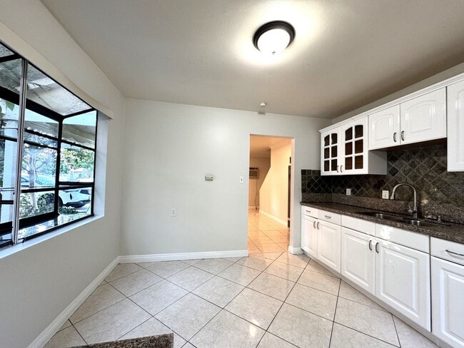 Foto del edificio - Delightful 4 Bedroom | 2 Bath