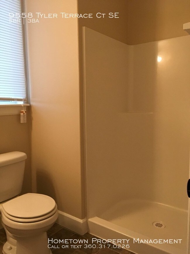 Building Photo - Newer 5 Bedroom / 3 bath home