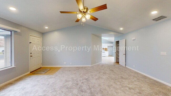 Building Photo - 3728 Terneuzen Ave