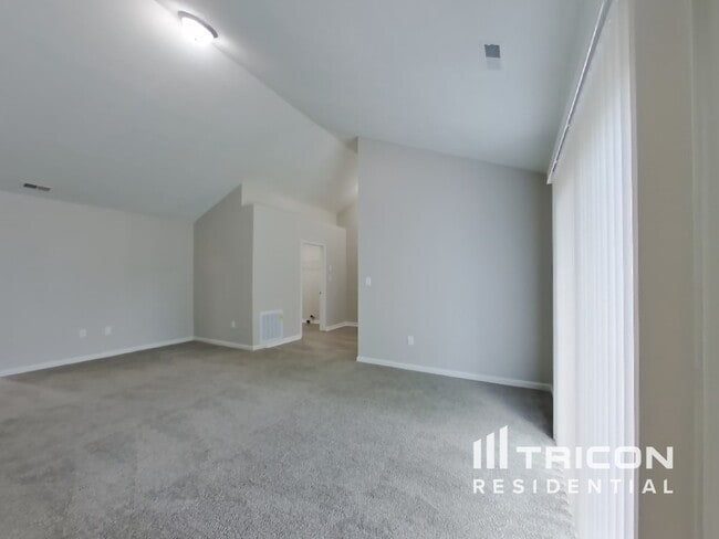 Foto del edificio - 15037 Oak Rd