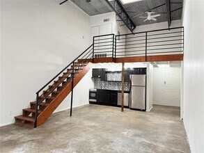 Building Photo - 3129 Ross Ave
