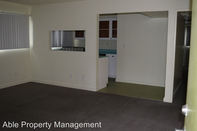 Building Photo - 945-955 Panorama Dr